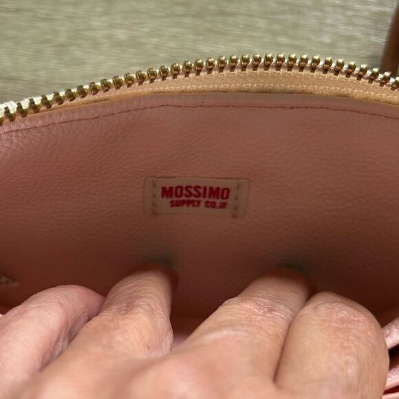 PREOWNED … MOSSIMO SUPPLY CO. Crochet Lace Wristlet / Wallet - Picture 4 of 4